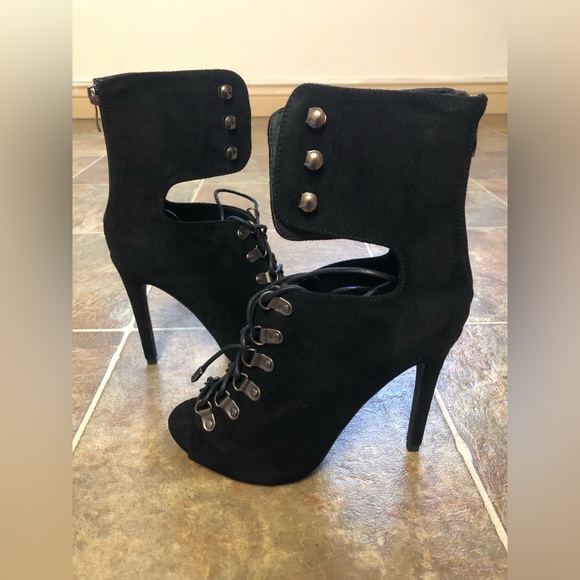 M & L HIGH HEEL FAUX SUEDE BOOTIES SIZE: 8.5 - Picture 2 of 9